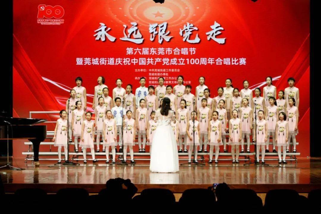 纯净宁静！贵州黔东南大峡谷大雪纷飞如梦境